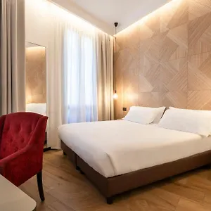Hotel London, Milano